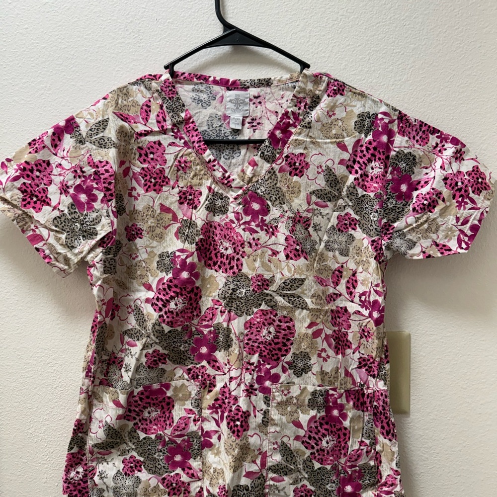 Med Couture Pink and Cream Floral V-Neck Tunic